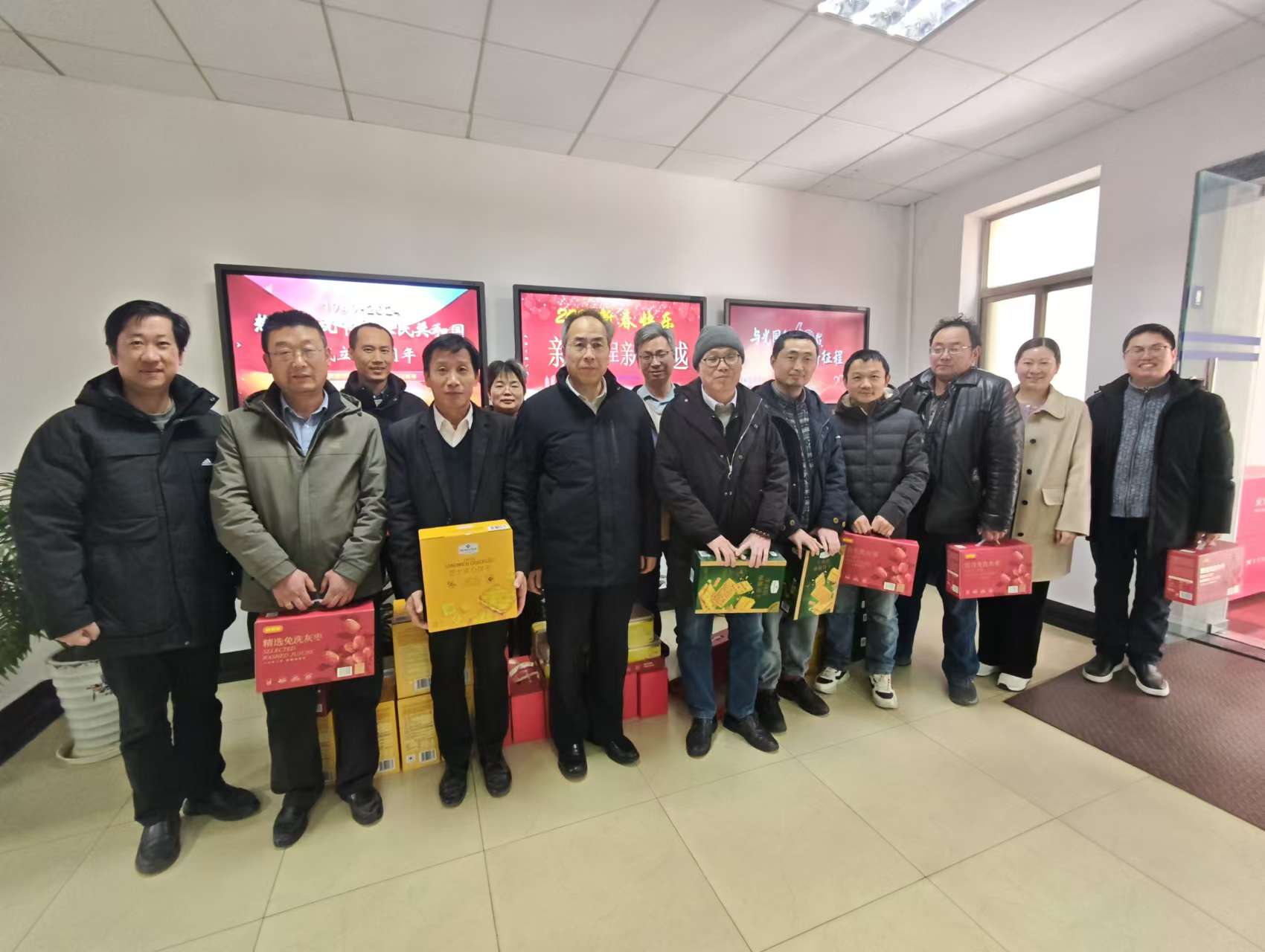 上海光機所多個科研團隊春節(jié)堅守崗位開展科技攻堅，所領導開展走訪慰問